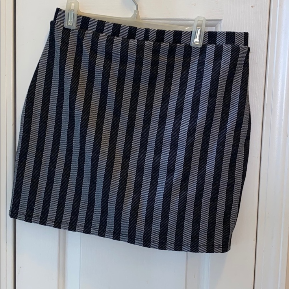 💙Forever 21 Strip Skirt - Picture 2 of 2